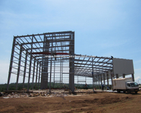 Pre Engineered Building Structure And Prefabricated Steel Frame Construction
